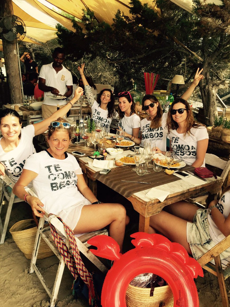 BesoBeachF's tweet photo. Comer a besos es sp una buena actitud #tecomoabesos #besobeach #nohayveranosinbeso #enjoyfriendship #formentera2015 https://t.co/HJ6nhLDz2V