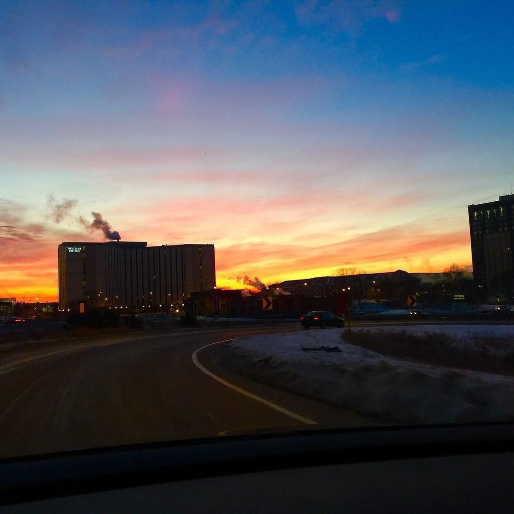 graemethickins's tweet photo. #Minnesota #sunrise #windshieldshot ... -6F now, going to 22... whoop! https://t.co/f4FU3BPb2H