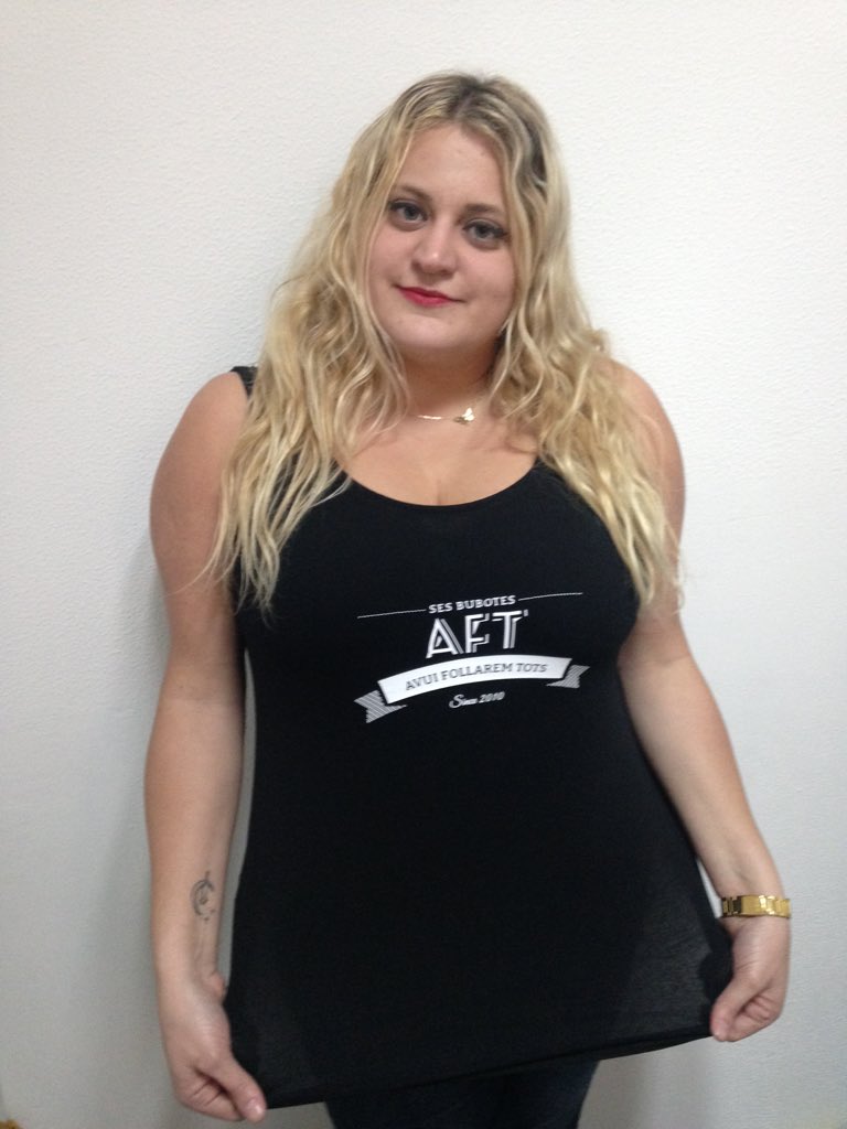 I lo feliç que som jo amb sa meva nova camiseta!! #aft <a href="/sesbubotes/">Ses Bubotes</a>