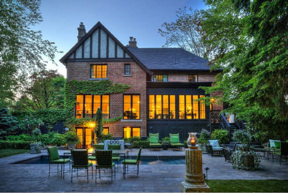 EnterHomeCa's tweet photo. Demand growing for high-end homes, Sotheby’s report says 📰

https://t.co/1rEIXyQZjq #realestate #realtor #toronto https://t.co/M3mLrDIvu0