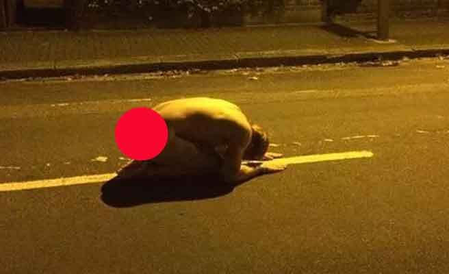 quediario's tweet photo. Hacerse el pollo, la última moda viral en redes sociales #frozenchook https://t.co/h6n5WCGUyY https://t.co/BzrfxikVxI