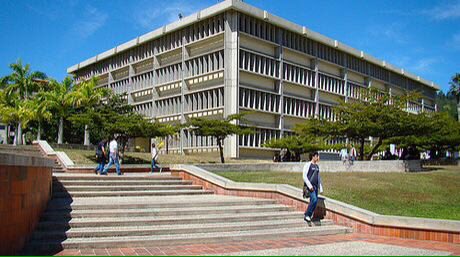 FCEUSB's tweet photo. ¡Feliz 46 Aniversario a nuestra Casa de la Excelencia: la Universidad Simón Bolívar! @campusb #AniversarioUSBve https://t.co/oaBaqiT6Su