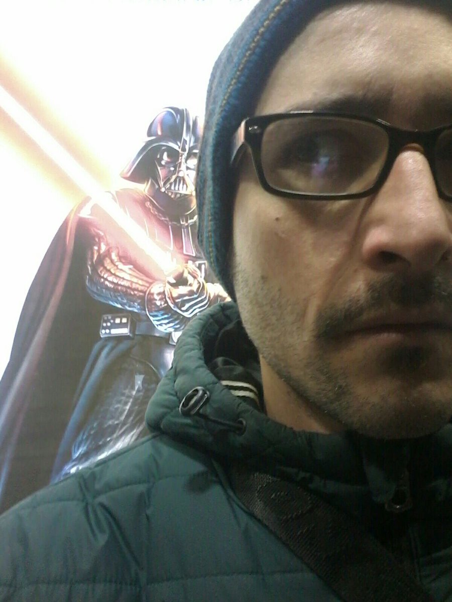 SensodOppi's tweet photo. Oscure presenze..
#StarWars #sensodoppio #DarthVader https://t.co/J9X6aLccPS