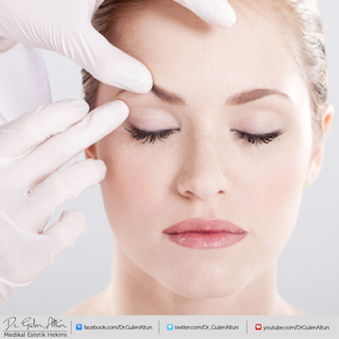 Bence botoks işleminde amaç yüzdeki sert ve yorgun ifadeyi yumuşatarak canlı ve doğal bir ifade elde etmektir.
#cilt