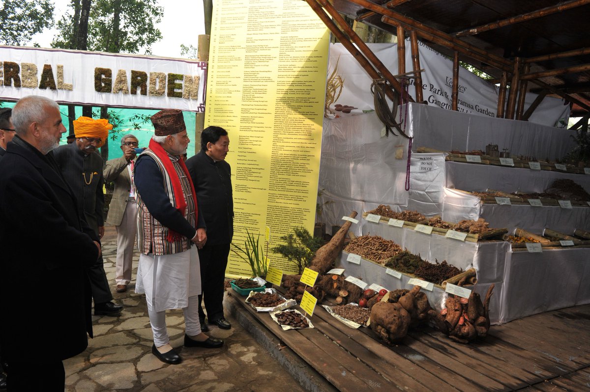 narendramodi's tweet photo. Amazing organic products at the exhibition in Gangtok. https://t.co/tmjmkL6jBG