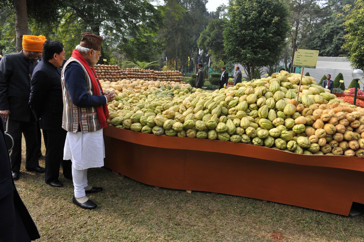 narendramodi's tweet photo. Amazing organic products at the exhibition in Gangtok. https://t.co/tmjmkL6jBG