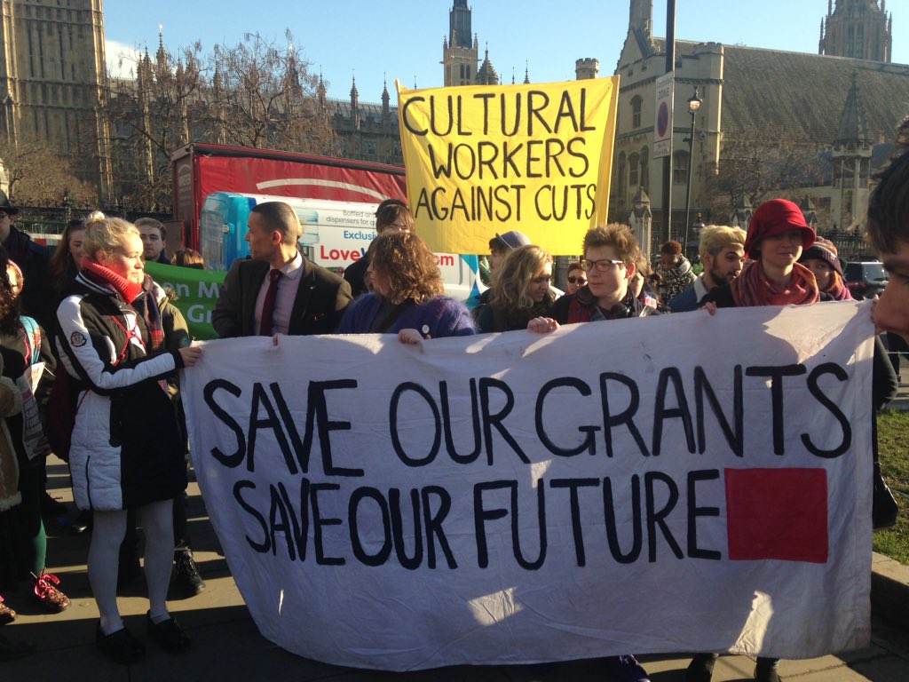 Clive Lewis <a href="/labourlewis/">Clive Lewis MP</a> stands w students protesting against cuts if HE grants after a fiery speech #GrantsNotDebt