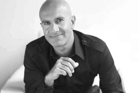 Kitapcumlelerii's tweet photo. İnsanları çirkinleştiren dış görünüşleri değil, iç görünüşleridir. 

Robin Sharma https://t.co/kwQmOt7kKb
