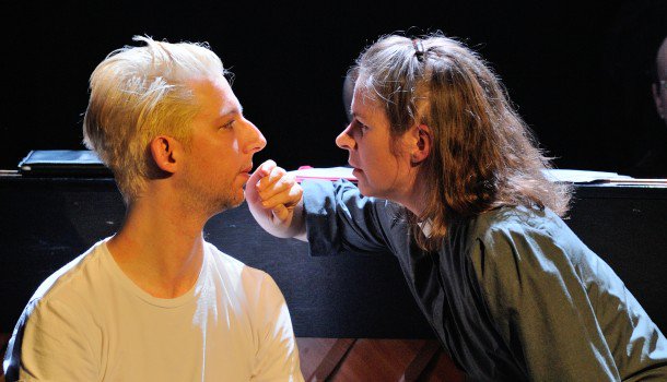 Bibleurbaine's tweet photo. «Les événements» de David Greig au Théâtre @La_Licorne: contemporaine et éparpillée | https://t.co/HevZ29L5kV https://t.co/GgeUX3ymhR