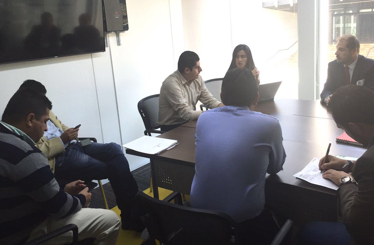 jcardonaleon's tweet photo. comenzamos agenda en Bogotá. Con Gte de People Contact revisamos convenio con @UNGRD @CiudadManizales https://t.co/KyMJvs7yEl