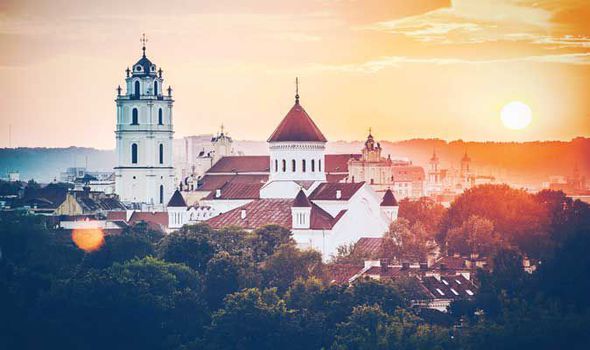 #Travel - Discover Vilnius, setting for the BBC Drama 'War and Peace' express.co.uk/travel/shortbr…