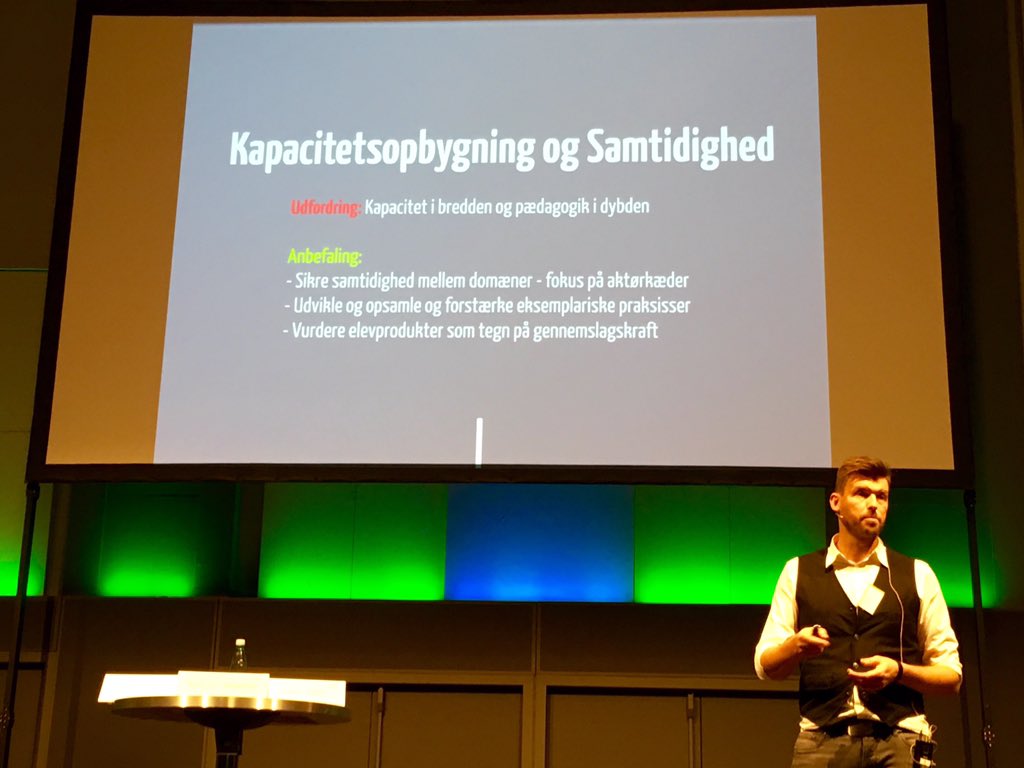 t0bihei's tweet photo. @KKoed : "Kapacitetsopbygn. og samtidighed er afgørende, hvis teknologi skal medføre pædagogisk merværdi" #BUTM2016 https://t.co/zHLwgnj1os