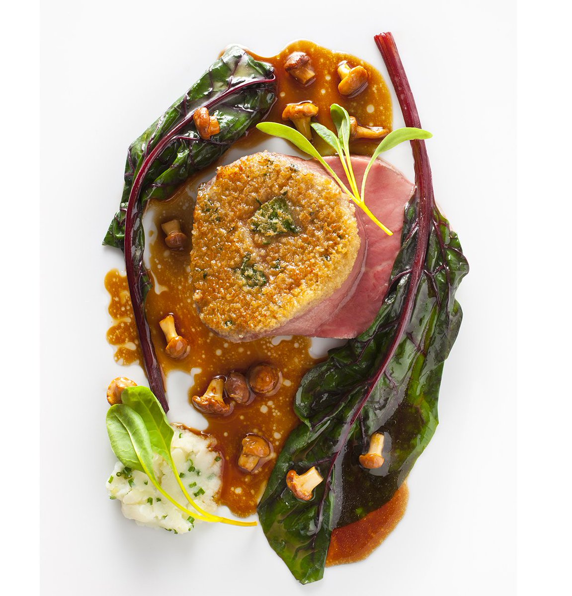 Discover a new way to cook tenderloin with bone marrow via <a href="/FOURMAGAZINE/">FOURMagazine</a> bit.ly/1Nn7lC9