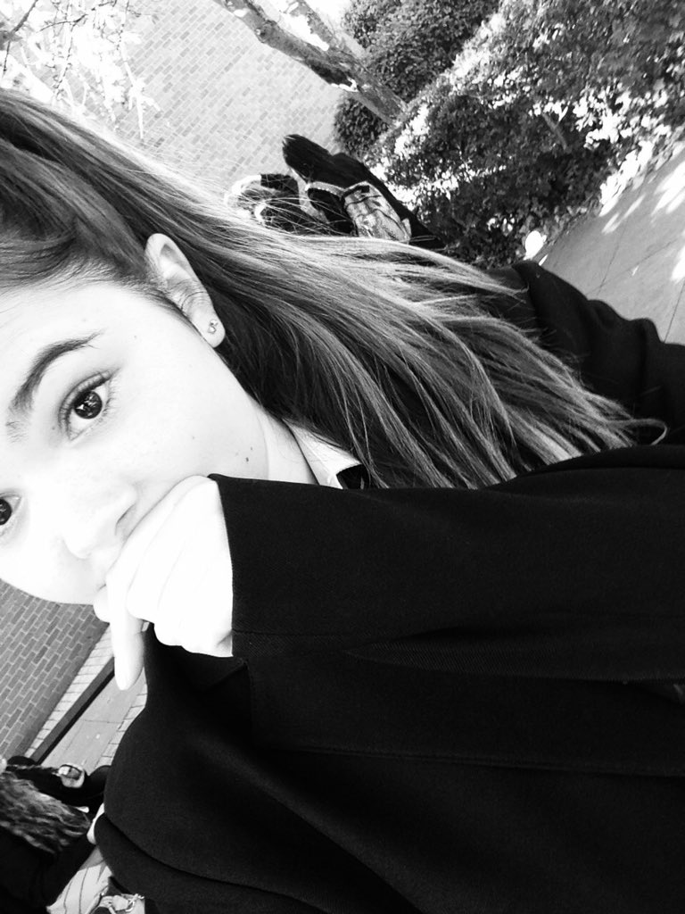 Laurenlowexo's tweet photo. @Bumble2244 taking selfies on my phone and kissing boys is not ok #gotyah ππβ€οΈ https://t.co/CUx57oEHzm