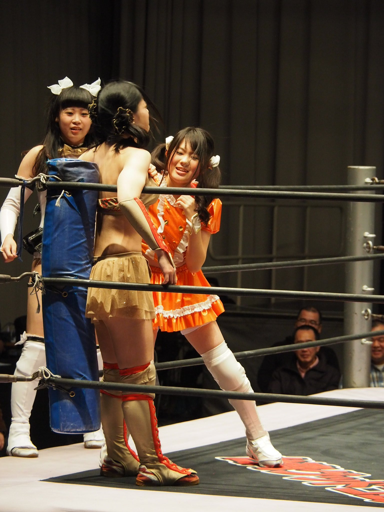 توییتر ネギ オリヴァー در توییتر 1 04東京女子プロレス後楽園ホール大会 えーりん 滝川あずさvs辰巳リカ 小橋マリカ 小橋健太みたいにチョップを連打する小橋マリカ ただ威力と言うか音がバシィバシィではなく ポコォポコォって感じの奴でした Ddtpro