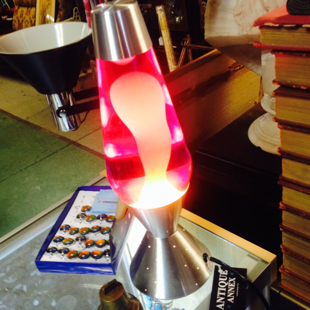 AntiqueAnnex's tweet image. 16 1/2&quot; Lava Lite 1990&apos;s vintage with Starlite base. Now in-shop @ #AntiqueAnnexOmaha #LavaLite #Vintage