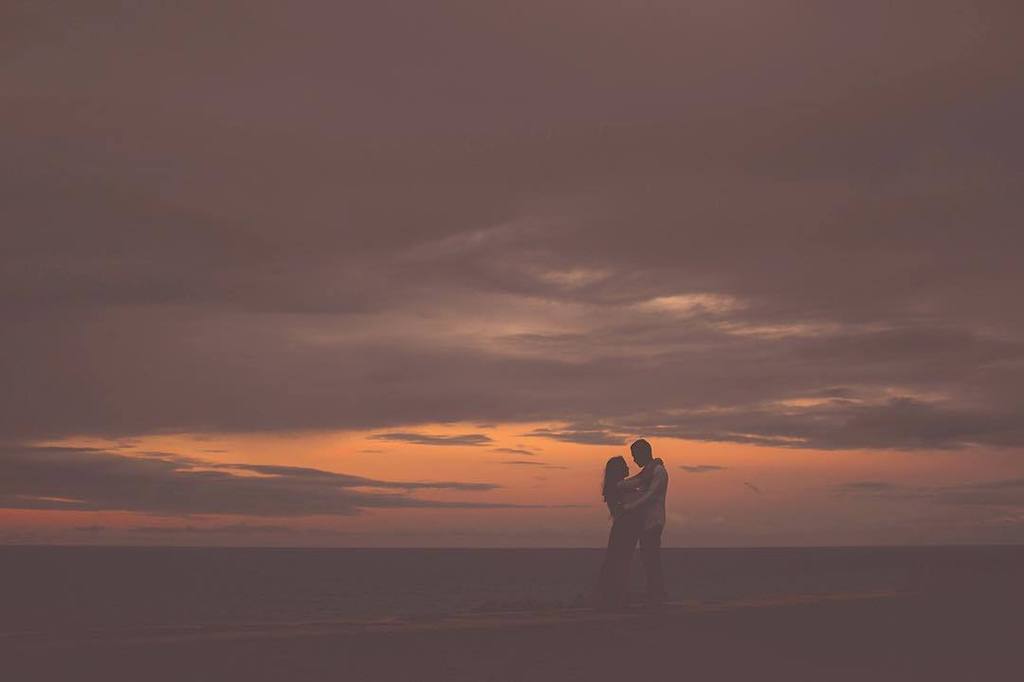 gabrielfoto's tweet photo. Tania + Carlos + plus this 😱😱 sunset! #gabrielfoto #recap2015 #engagementsession https://t.co/E4rz7HywBi https://t.co/7aNpxq3Mnw