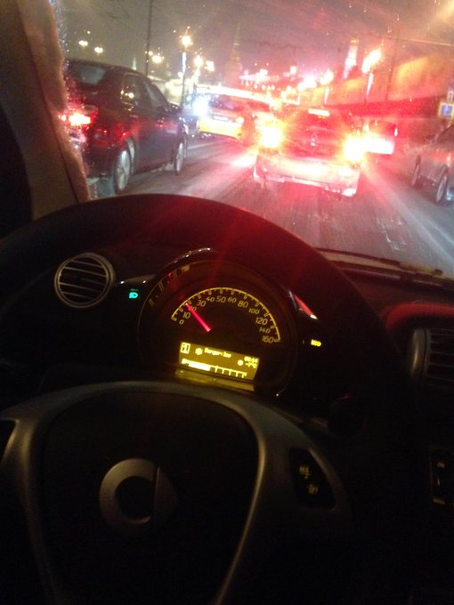 Еду на смарте, покуривая электронную сигарету. WHAT HAVE I BECOME? https://t.co/Yn8Eb0mV0p