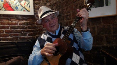 Escucha Fiesta en Elorza, interpretado por el cuatrista venezolano Hernán Gamboa 
youtube.com/watch?v=WjBOnS…
