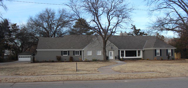 ProHomeBuyers's tweet photo. STUNNING 4 BD 3.5 BA with three garages, completely updated, on two large lots! https://t.co/gRtDdu3D6P https://t.co/NuuU5xQeW9