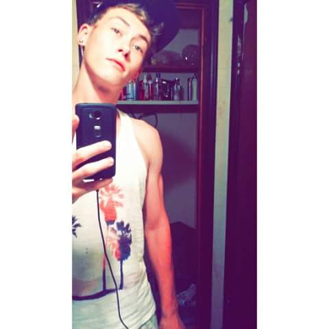 LeaderOfProdigy's tweet photo. Alot of people are asking me to show a picture of myself so there u go❤ btw best edit on this pic gets a shootout❤!! https://t.co/CfEcpKmFjG
