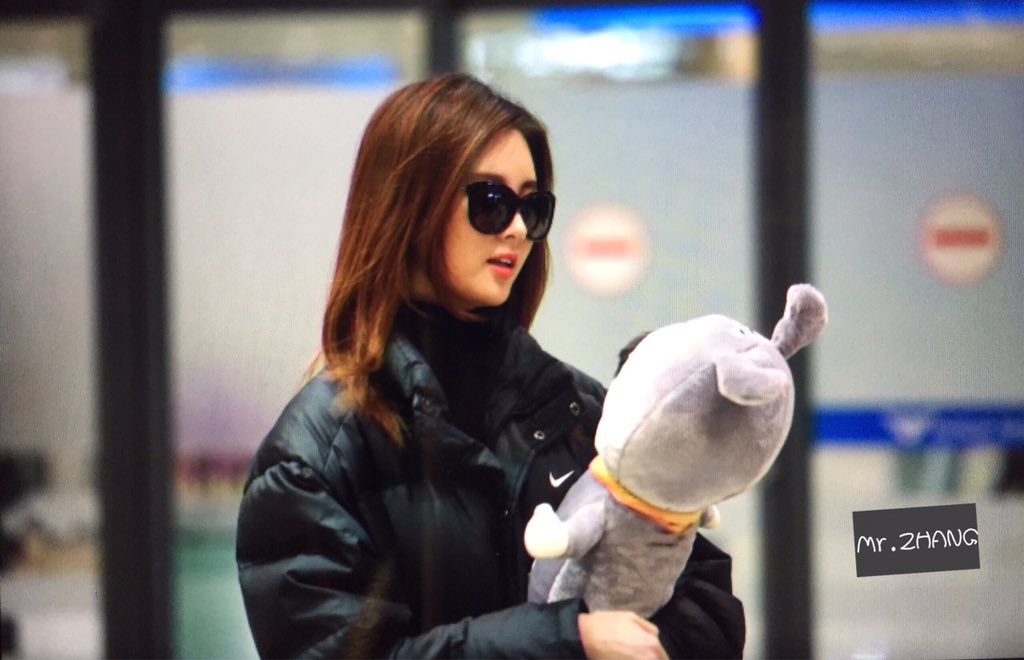 [PIC][20-01-2016]SeoHyun trở về Hàn Quốc vào sáng nay CZGM3eOUEAAqB5M