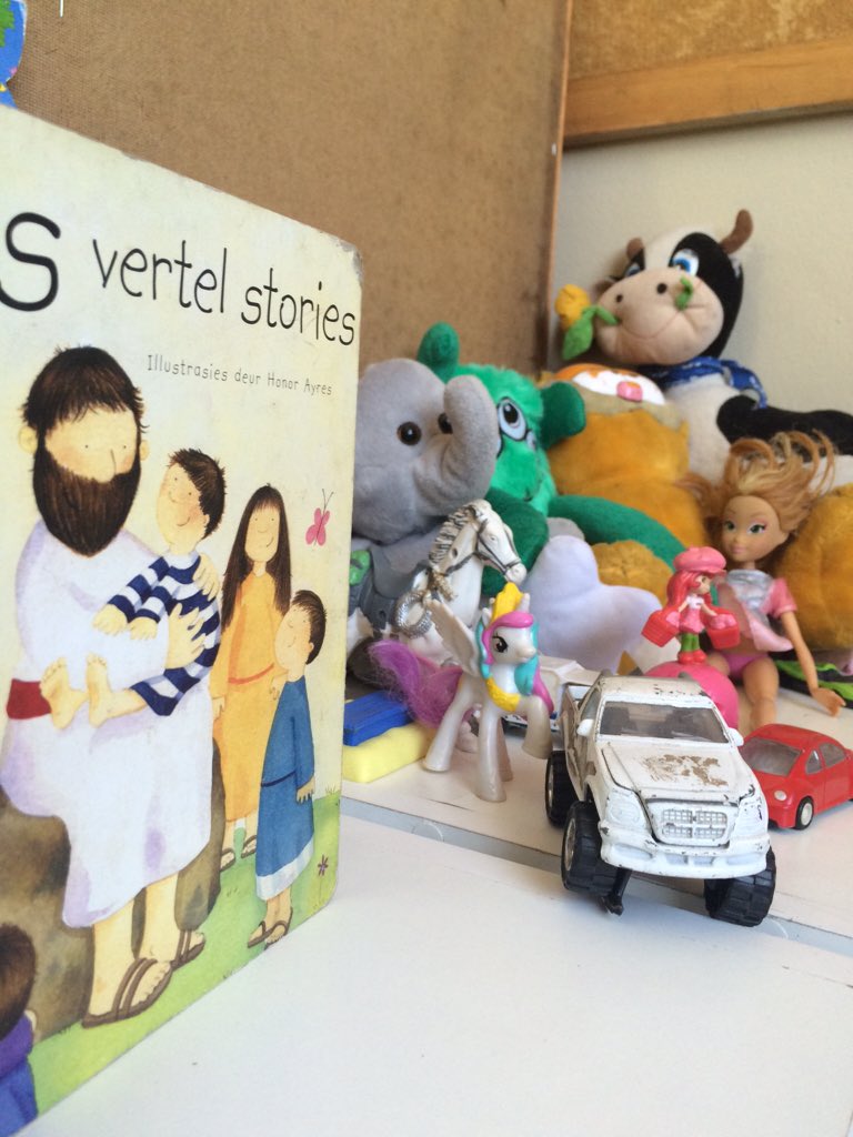 NiekerkJJ's tweet image. Praktiese nasionale oplossing vir berading in skole! Omgeslaan deur ons wow jeug! #Handevat @FridayInspired @ATKVSA