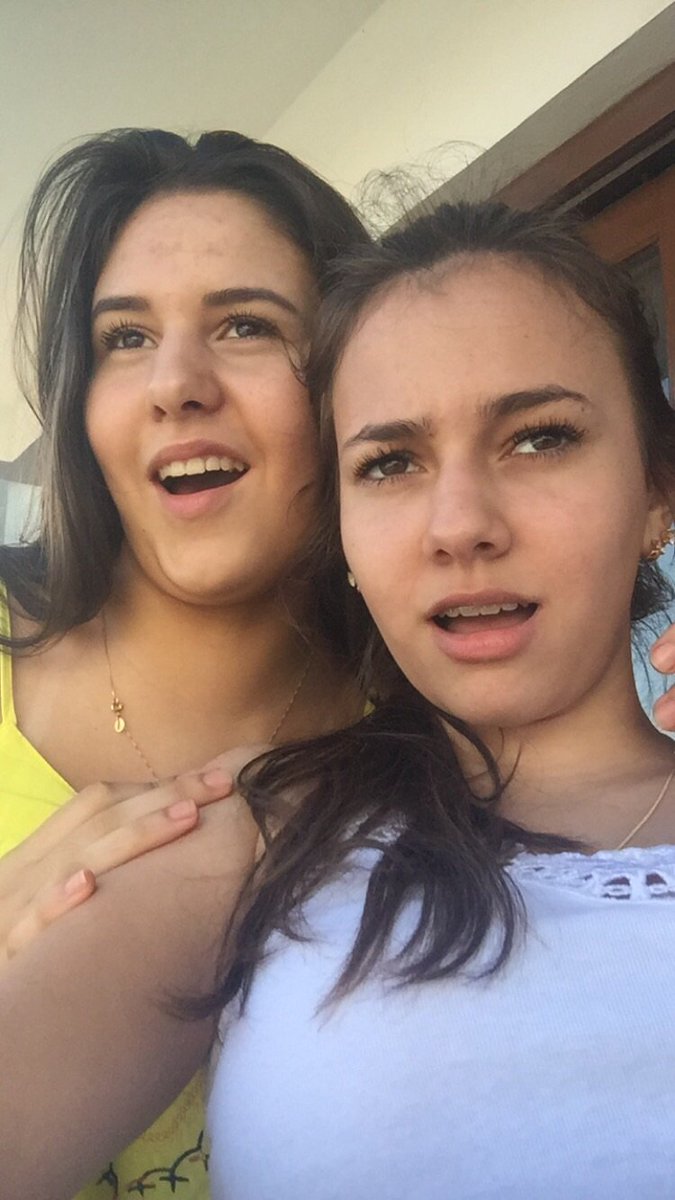 LaurasilveiraL's tweet photo. "Nossa miga, olha aquilo" #amaislouca #migapoRca 😂💙 https://t.co/RnEa6wGlGb