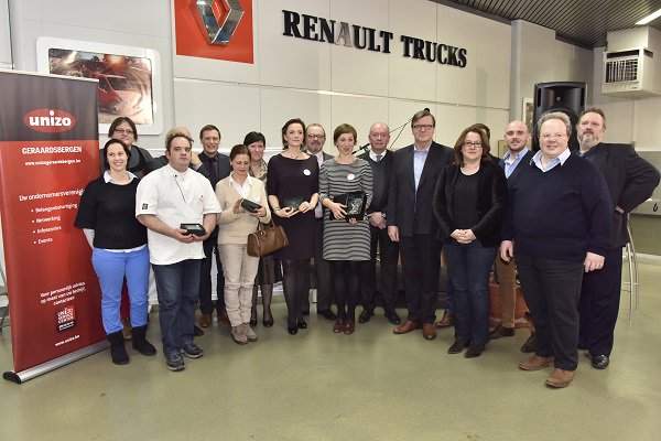 RadioMIG's tweet photo. Lathee winnaar bij Unizo Awards #geraardsbergen https://t.co/NexoXRzBUu https://t.co/ImU7PLBRbl