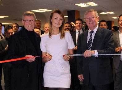 MirrorFootball's tweet photo. Budding entrepreneur asks Fergie to open her new office - and he says yes https://t.co/B0VPG2FzkA https://t.co/0gstMfjWEn