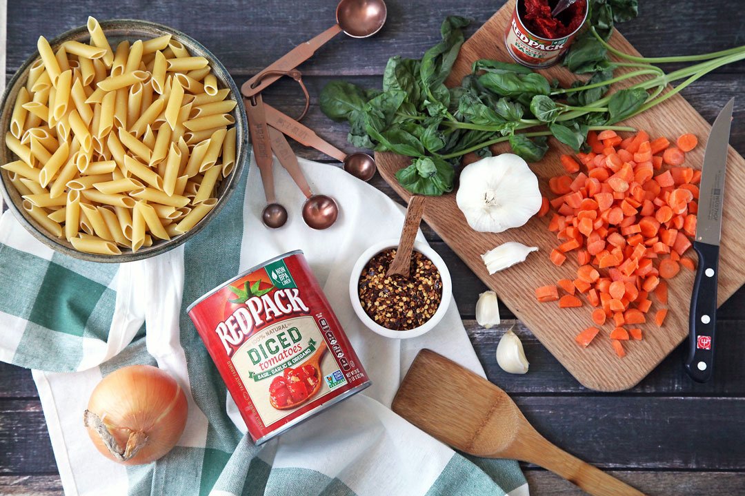 RunwayChef's tweet photo. Mixin' up a cozy one-pot dinner w/@RedGoldTomatoes #redpackrecipies #redpacktomatoes #ad https://t.co/bwbs0PX9mh https://t.co/mmb1AWtBpp