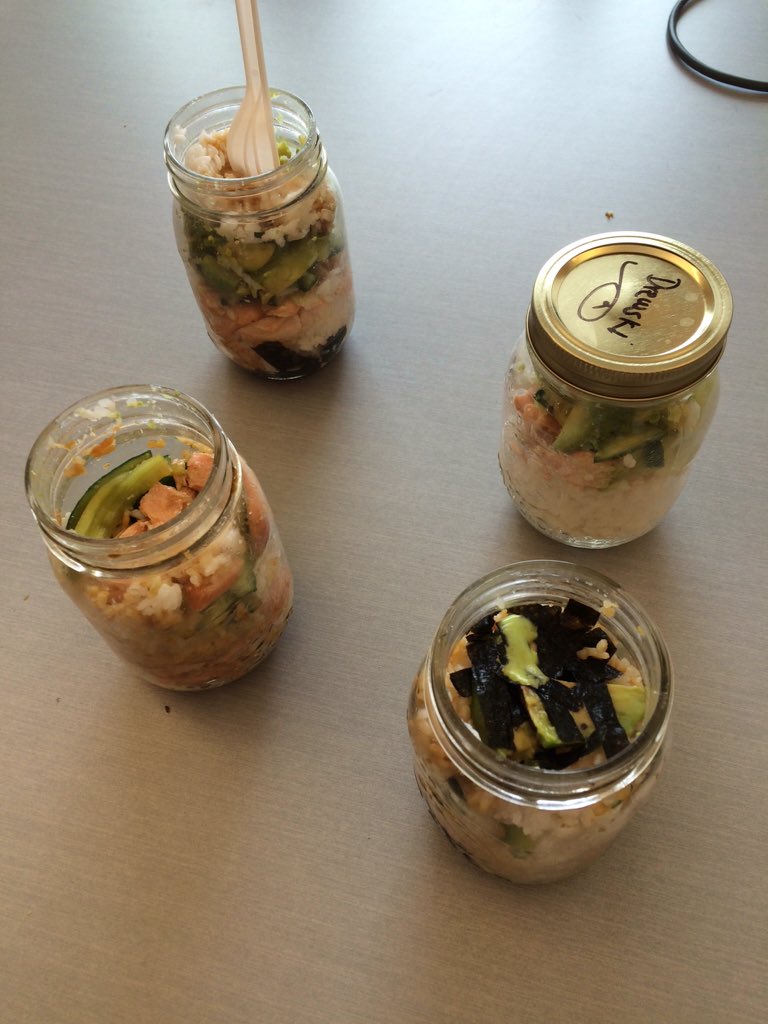 Barleys_Angelz's tweet photo. Matching lunches! 🍙🍱🍣#KeepsMeWell #deconstructedsushi https://t.co/SFRfXo8HWE