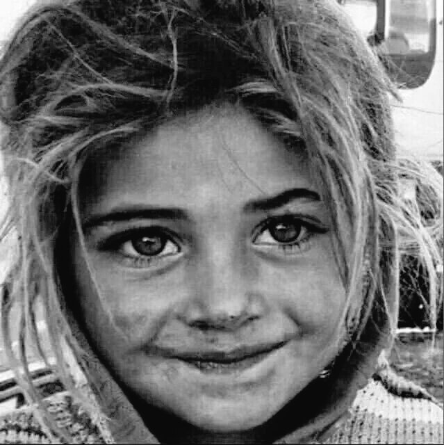 Zizi199244's tweet photo. سآورني الوجع 
بين آهآت شفآيفي 
كل آه إبتسامة أمل 
كل آه شتآت لبرأة 
طفولتي 
وأنت تتفآخر بمآ عندك 
آه 
#أعرف_مين_تكلم https://t.co/r3qE8GH3fk