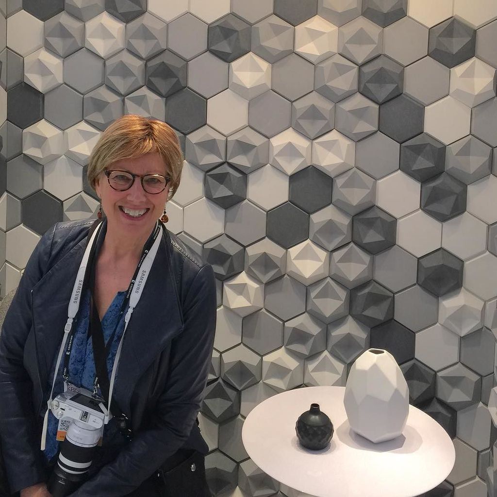 LHoltCreative's tweet photo. @walkerzanger #kbisselfie #blogtour #blogtourkbis #blogtourvegas #kbis2016 #kbisnext #like… https://t.co/WmJEA06nbo https://t.co/ShQcKpXKKl