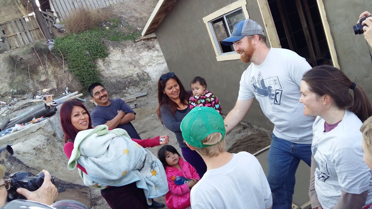 AmorMinistries's tweet image. Images of last weekend of a team from Santa Margarita building hope alongside a family who lost their home in a fire