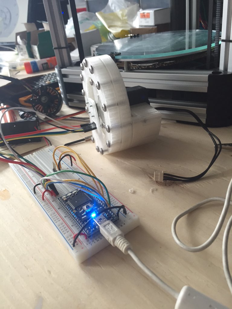 merrickread's tweet photo. Late nights working on a #3dprinting side project! Garage build of a #robotics arm with a #cplusplus and #mbed brain https://t.co/j8WYAt2Wk4