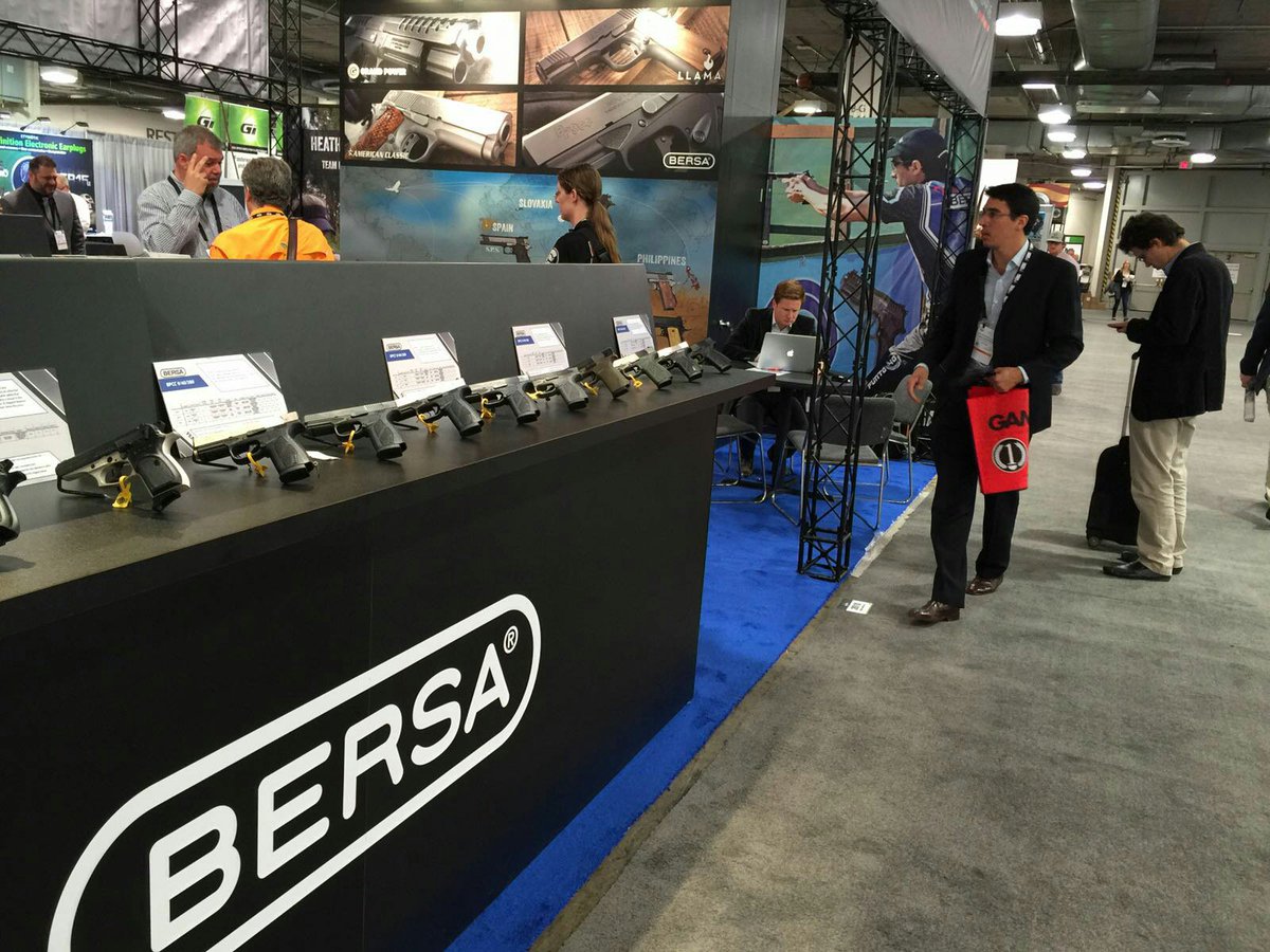 bersaucantrust's tweet photo. #Bersa presente en el #shotshow2016 @BERSAUSA_EAGLE https://t.co/c65Kp3G68V