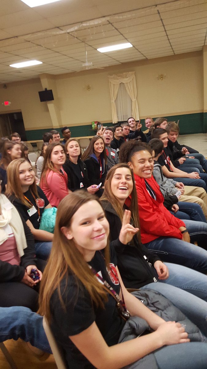 BarbourKelli's tweet photo. No one from our group selected to go on stage for magic tricks, but still had fun! #stucoreps https://t.co/UTZ567tfC3