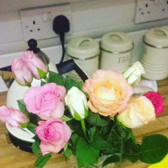 My man just brought me flowers #iminlove #Imsohappy