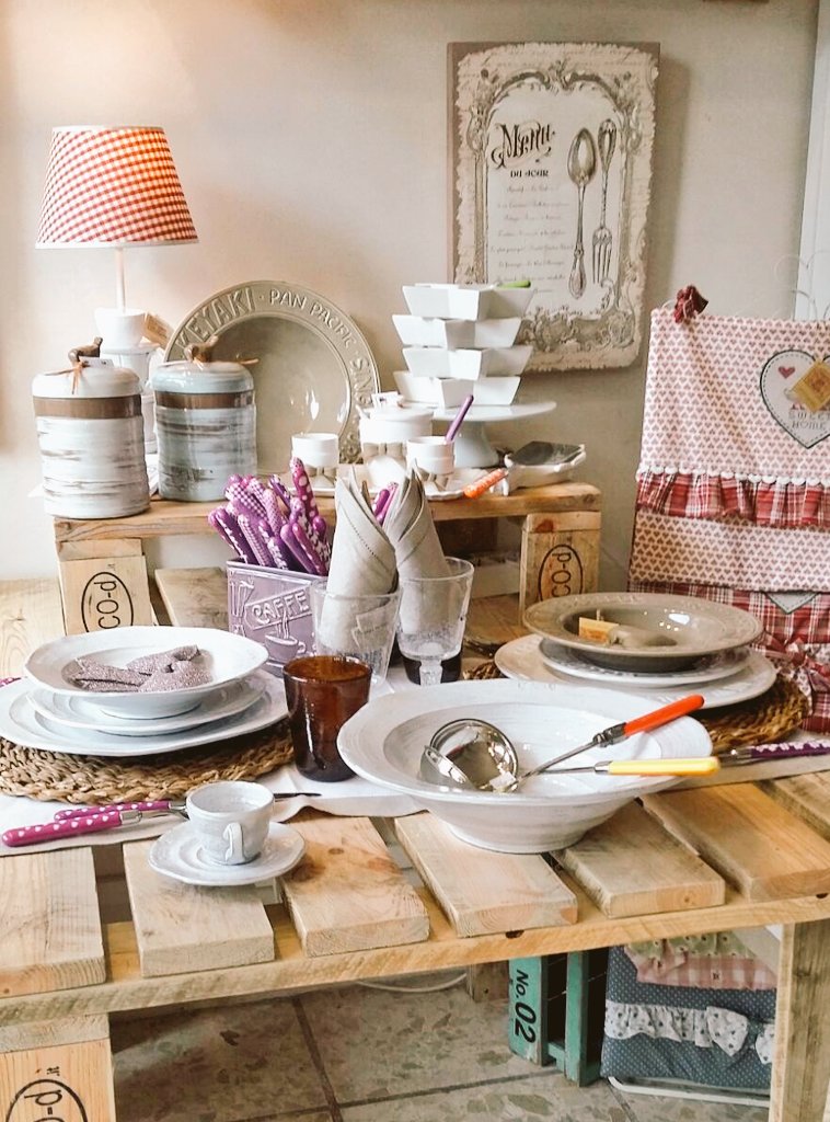3_civette's tweet photo. Le nostre proposte per la #tavola #bianco e #tortora ,eleganza senza tempo.#Piatti #Galestro e #Metro, Virginiacasa https://t.co/KQWWUZ1Vha