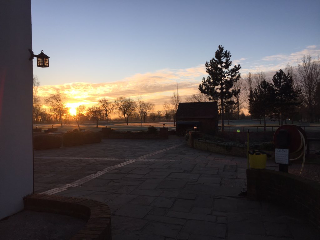 ChannelsProShop's tweet image. Glorious weather here today, same expected tomorrow. Join us for 18 holes with curry and rice for just £25!