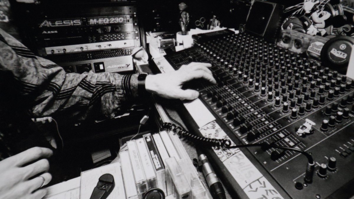 colincameraman's tweet photo. THE LEGENDARY CONNOLLYS OF LEAP @connollysofleap @leapsam @nickcave #WestCork #LEAP #music #Ireland https://t.co/56ZRicsO9o