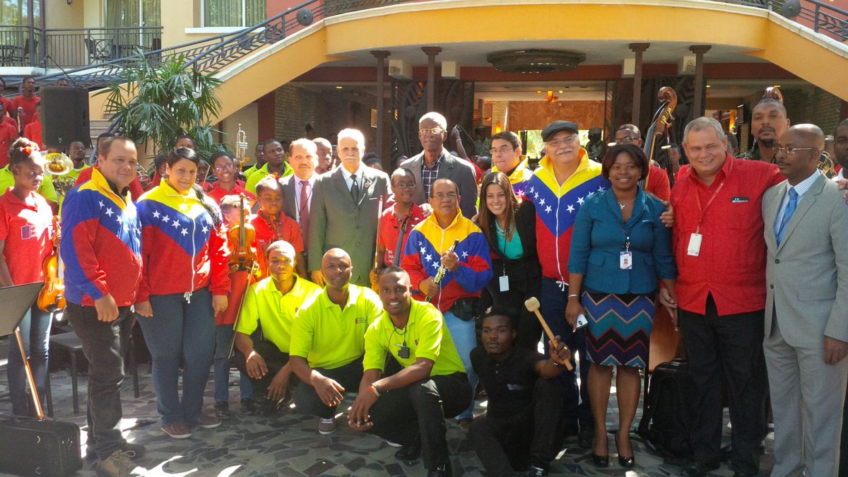 luisdiazMRE's tweet photo. Junto a los integrantes del Sistema Nacional de Orquestas de Haiti en la 21 reunión ordinaria de la AEC https://t.co/4LPxTSXy7Q