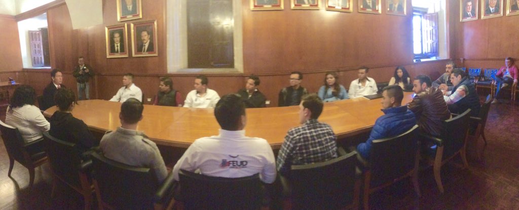 FEUD14_17's tweet photo. Saludo a nuestro @Rectordgo por parte de nuestro presidente @rodolfo_alonsov y los presidentes de CESA de la @ujed https://t.co/s0INR1b0s3