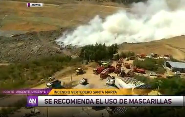 meganoticiascl's tweet photo. #ANenVivo Sobrevuelo en vertedero #SantaMarta https://t.co/j7wREzQtXh https://t.co/QKQDXNn8kD