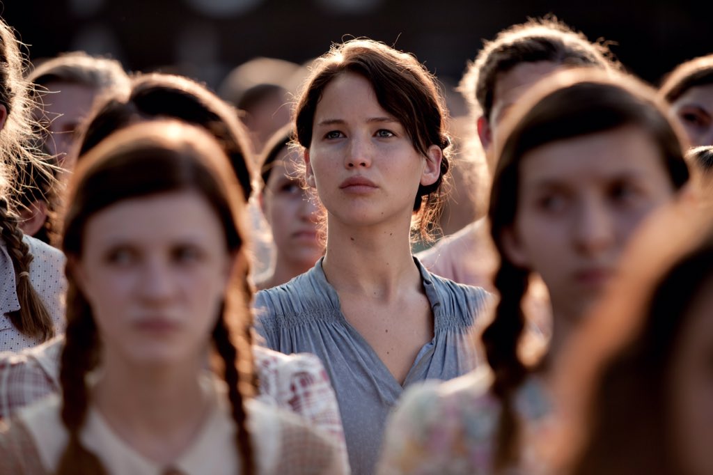 LionsgateUK's tweet image. Fall in love with #TheHungerGames all over again tonight at 9pm on @Film4! 🔥🔥