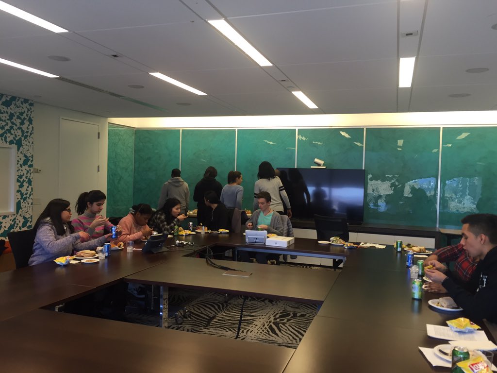NYidea_ve's tweet photo. Lunch with our Mentors today! 💡 https://t.co/jimzY8WfjI