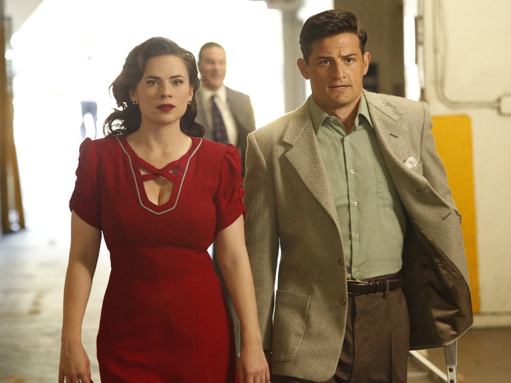 Time for the #AgentCarter 2-part season 2 premiere. 1st "The Lady in the Lake" directed by <a href="/LDTrilling/">Lawrence Trilling</a>. #DatCarter