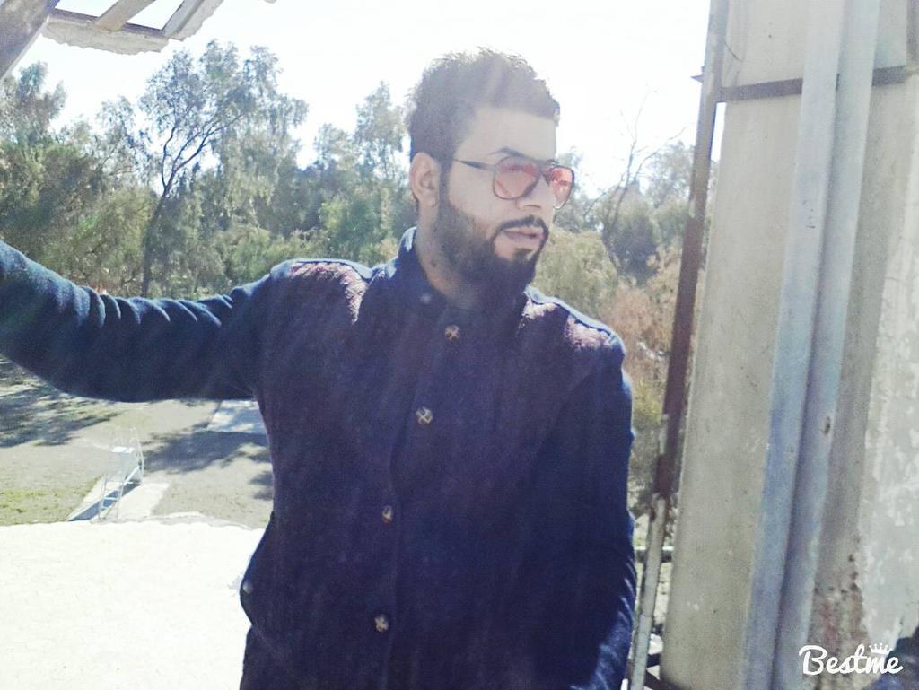 ضاع الهوى ..
امسيت جمراً في جوى
في اجفني ..
دمعٌ اذا انزلته الكون ارتوى
ينتابني حزناً ..
كما حزن الذي يمكث مريض ابنه