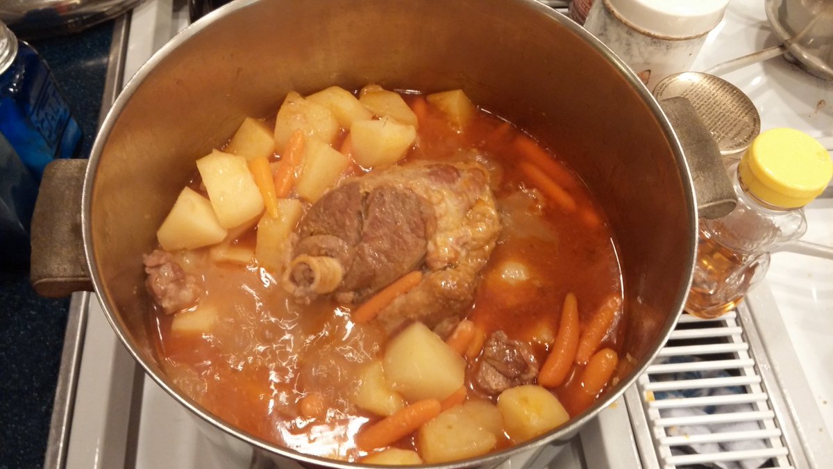 rebeigh's tweet photo. @thedavidyouknow @DeweyWhaley @sayrahw #lambstew #alayaya https://t.co/R2NhB5IRQa